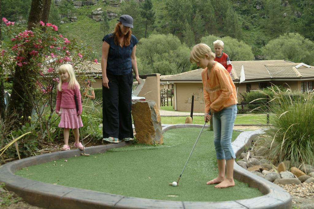 Gooderson Leisure Mountain View Cottages Self Catering And Timeshare Resort Drakensberg Garden Exterior foto